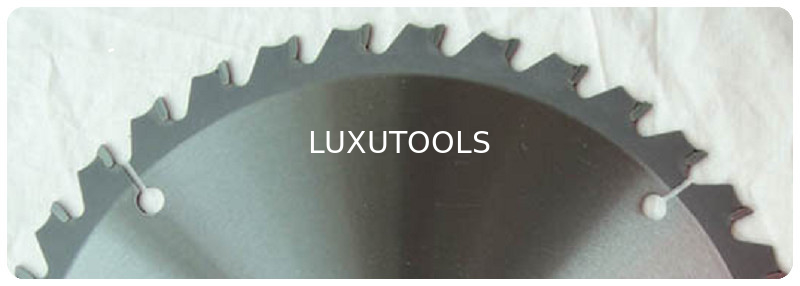 Cutting narrow slots in wood